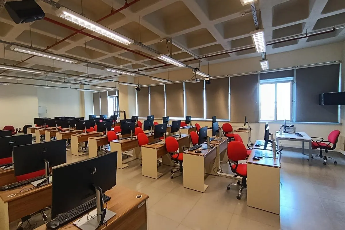 Fen Edebiyat Fakültesi Bilgisayar Laboratuvarı Yenilendi